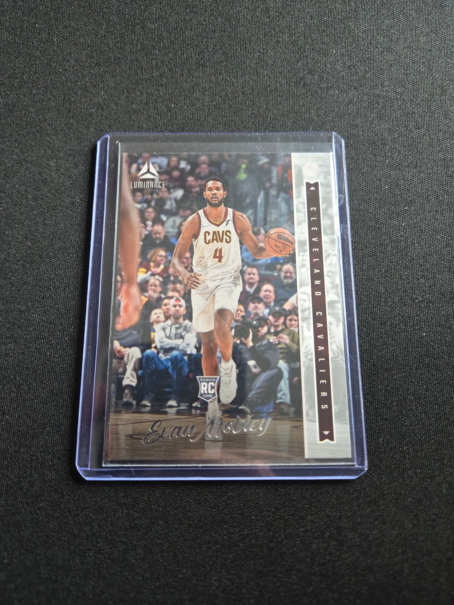 Evan Mobley Panini Chronicles Luminance Rookie #252